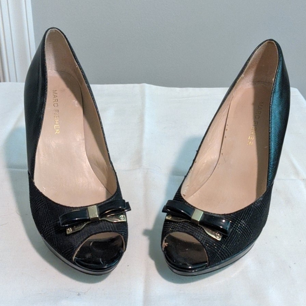 Marc Fisher black bow pumps